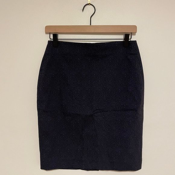 Banana Republic Size 0 Navy Skirt - Picture 2 of 8